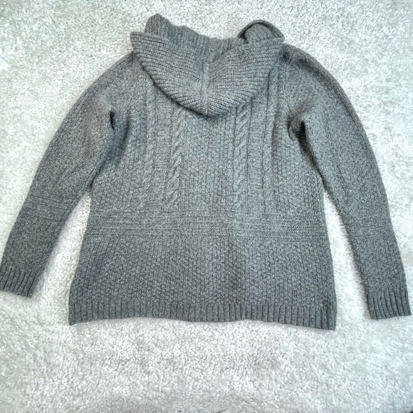 Vineyard Vines Cable Knit Hooded
Cardigan Large. Lambswool/Alpaca Style #2E0317. - Picture 4 of 13